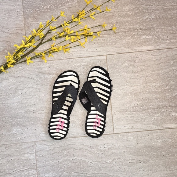 skechers flex flip flops